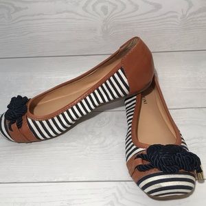 Gianna Bini nautical blue and white flats